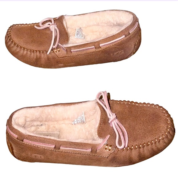 UGG Shoes - UGG sherling lined fur slippers women’s leather  shoes size 8